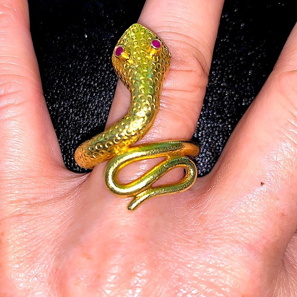 Vintage 18K Gold Large Snake Ring w/ruby eyes - Picture 12 of 13